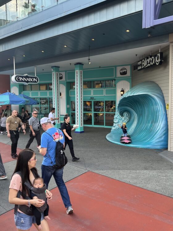 Cinnabon & Quiet Flight Closing Soon at Universal CityWalk