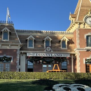 Cinnabon & Quiet Flight Closing Soon at Universal CityWalk
