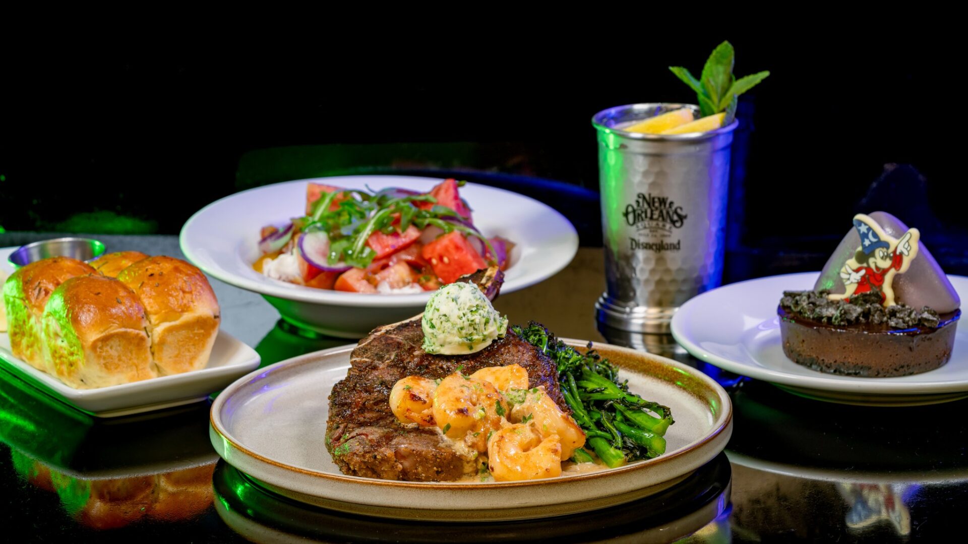 Fantasmic Dining Packages Now Available For Disneyland Resort fantasmic-dining-packages-now-available-for-disneyland-resort