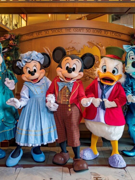 Disneyland Resort Christmas Holiday Guide 2025