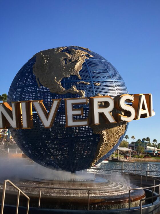 Universal Orlando Resort Removes Smoking Areas From Inside Parks