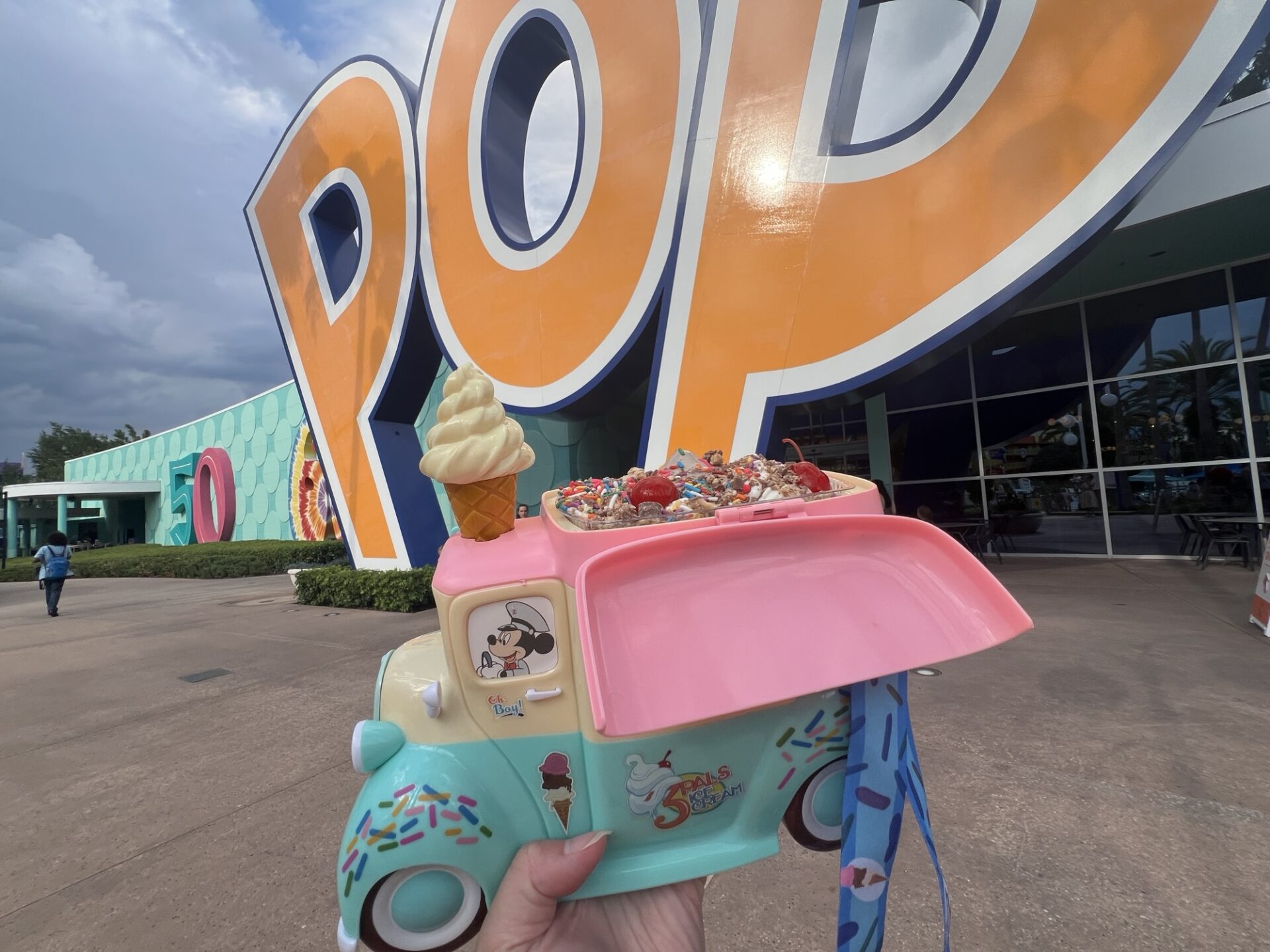 Mickey’s Ice Cream Truck Sundae Bucket: Disney Dining Review