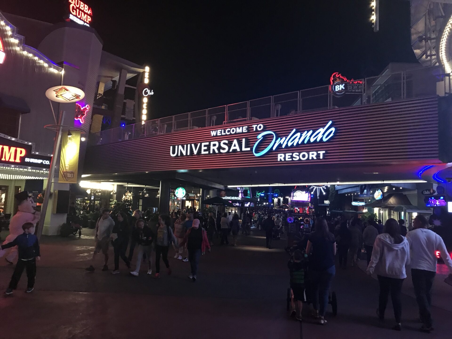 New Universal CityWalk Curfew Enacted For Guests Under 18