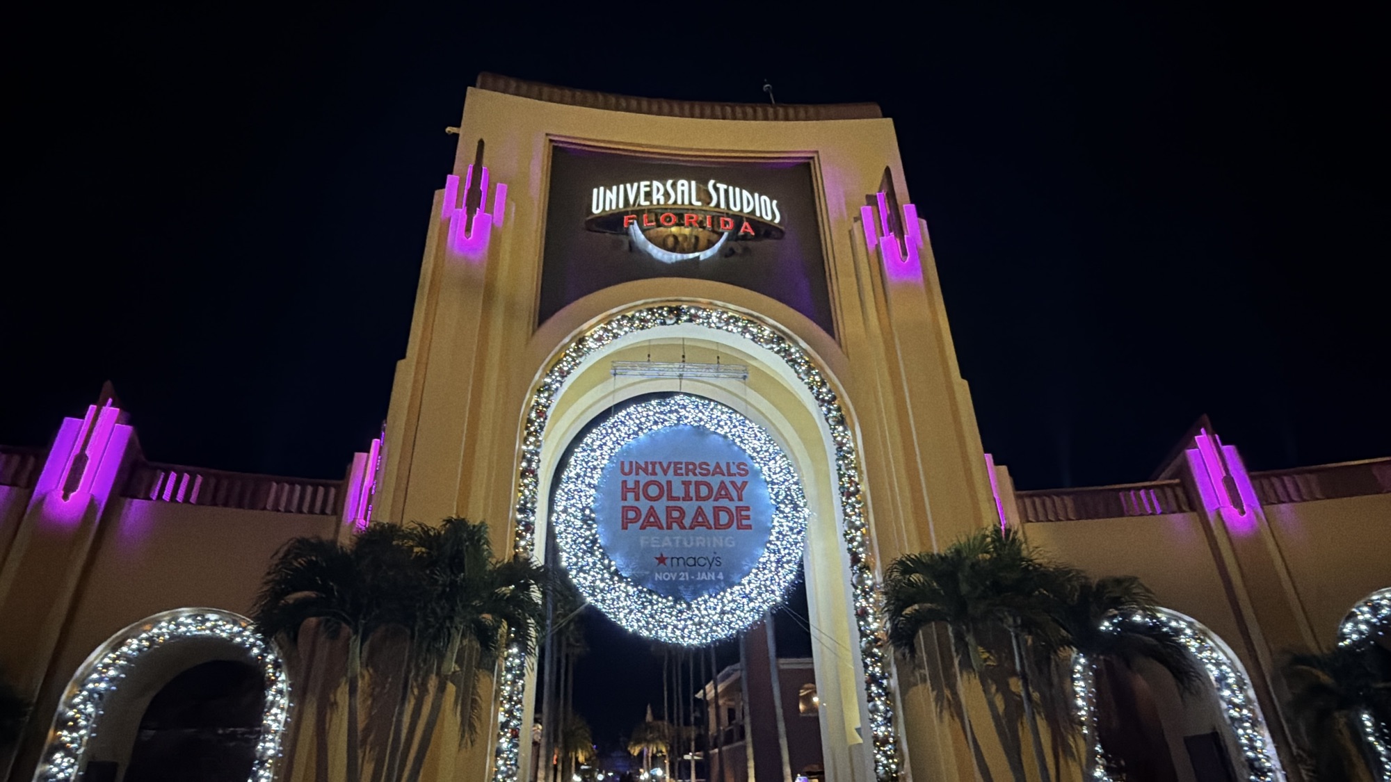 Universal Orlando Christmas 2026 Guide: Holiday Dates, Grinchmas, Harry Potter, Epic Universe & More